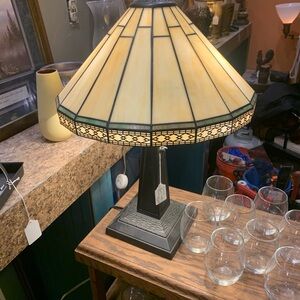 Tiffany Style Table Top Stained Glass Lamp